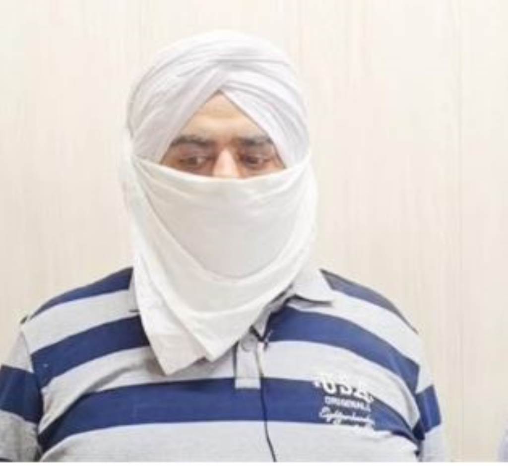 Vigilance Bureau catches senior assistant redhanded while taking bribe of Rs 10000